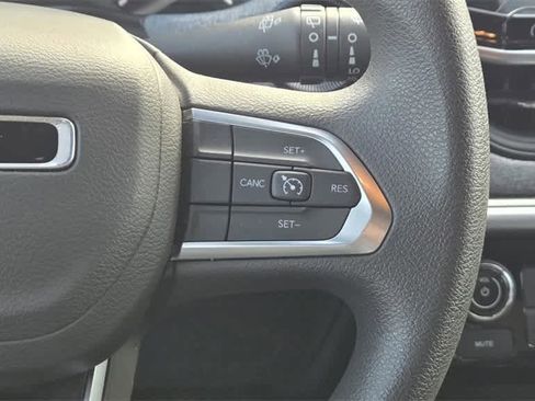 Used 2025 Jeep Compass Sport image 11