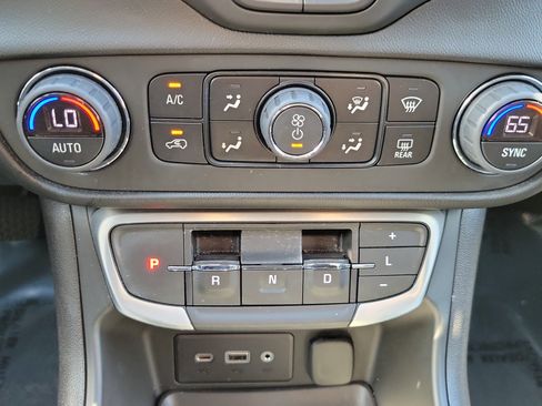 Used 2022 GMC Terrain SLE w/ Driver Convenience Package FWD image 23