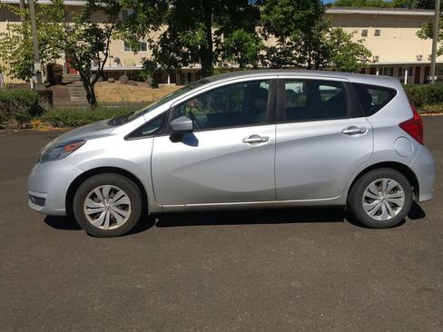 Used 2018 Nissan Versa Note S FWD image 3