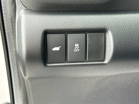 Used 2024 Honda Pilot Touring image 12