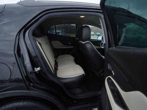 Used 2021 Buick Encore Preferred w/ Safety Package image 22