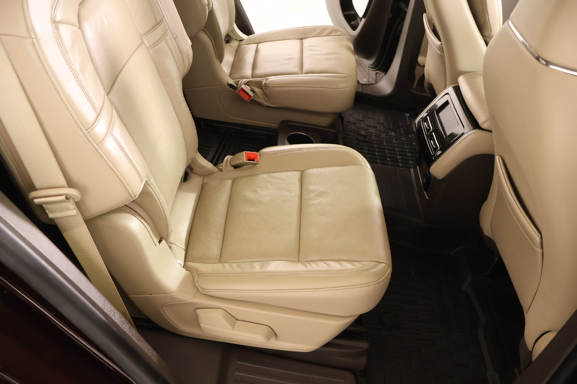 Certified 2024 Lincoln Aviator Reserve w/ Equipment Group 201A AWD/4WD image 16