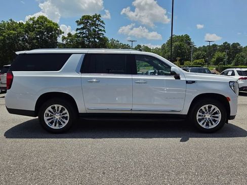 Used 2024 GMC Yukon XL SLT w/ SLT Luxury Package AWD/4WD image 6