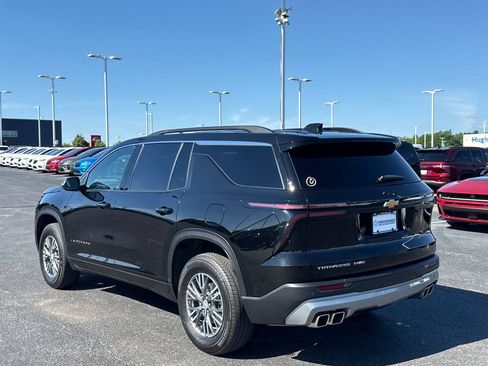 Used 2025 Chevrolet Traverse LT AWD/4WD image 4