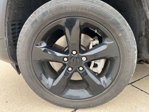 Used 2024 Jeep Grand Cherokee L Limited w/ Black Appearance Package RWD image 8