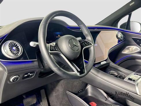 Used 2025 Mercedes-Benz EQS 580 4MATIC SUV w/ Exclusive Trim Package image 9