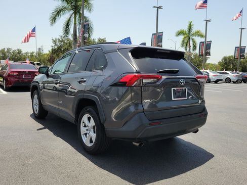 Used 2021 Toyota RAV4 XLE FWD image 9