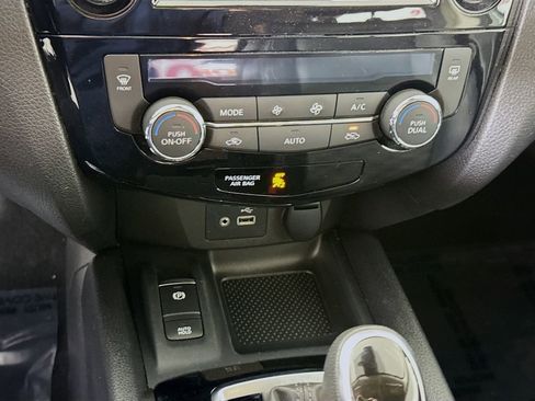 Certified 2022 Nissan Rogue Sport SV w/ Technology Package image 8