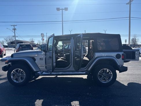 Used 2018 Jeep Wrangler Unlimited Sahara image 18
