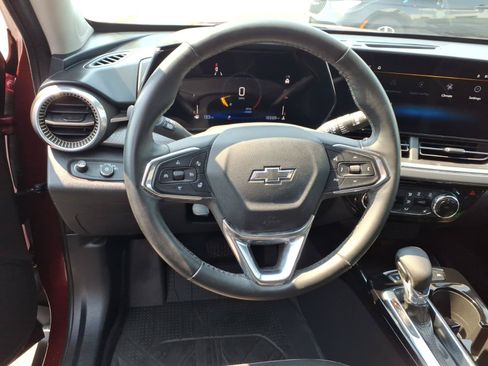 Used 2024 Chevrolet Trax ACTIV FWD image 7