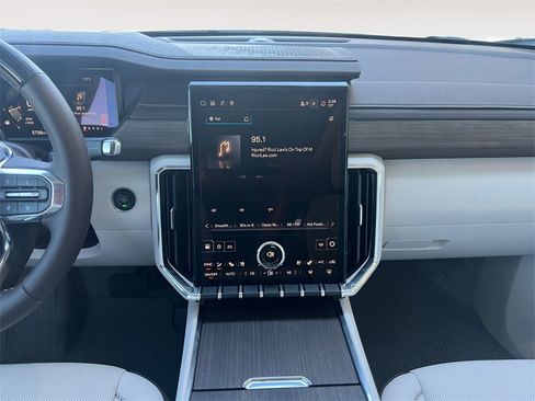 Used 2025 GMC Acadia Denali w/ Super Cruise Package image 11