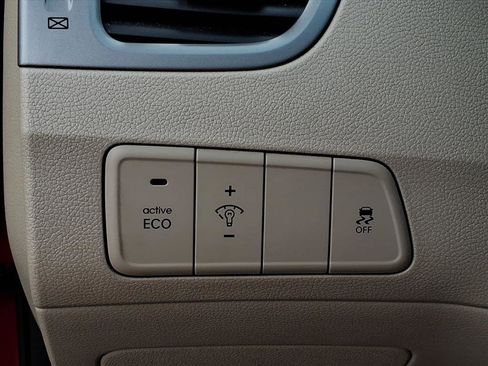 Used 2014 Hyundai Elantra SE image 22