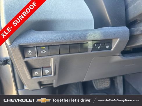 Used 2021 Toyota Sienna XLE image 25