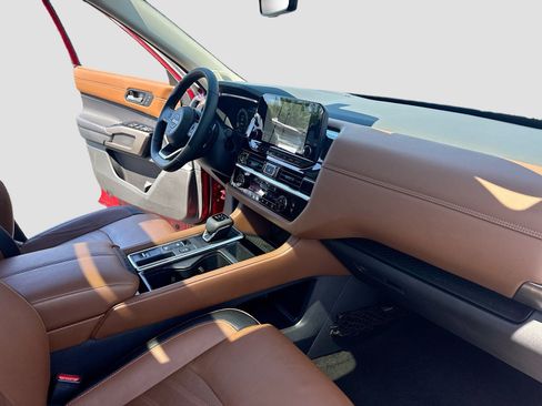 Used 2024 Nissan Pathfinder Platinum w/ Cargo Package FWD image 31