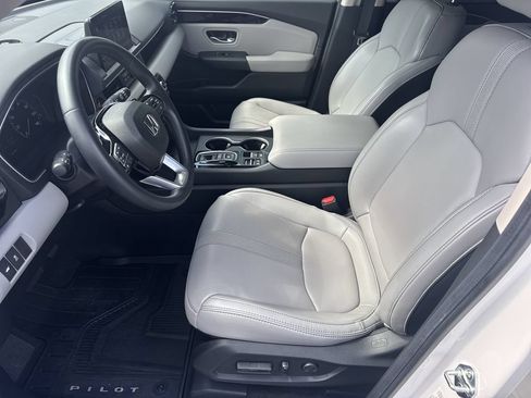 Used 2025 Honda Pilot Touring image 9