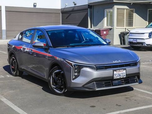 Used 2025 Kia K4 EX image 2