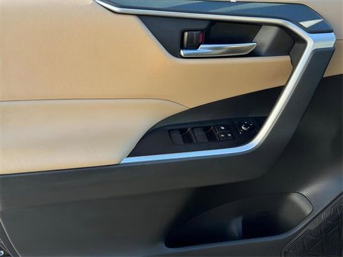 Used 2021 Toyota RAV4 XLE image 16