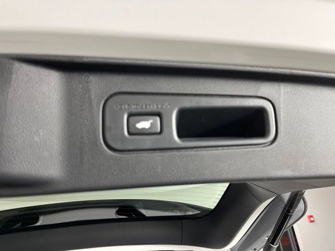 Certified 2025 Honda Pilot Touring image 23
