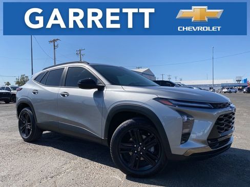 Used 2025 Chevrolet Trax ACTIV w/ Driver Confidence Package FWD image 1