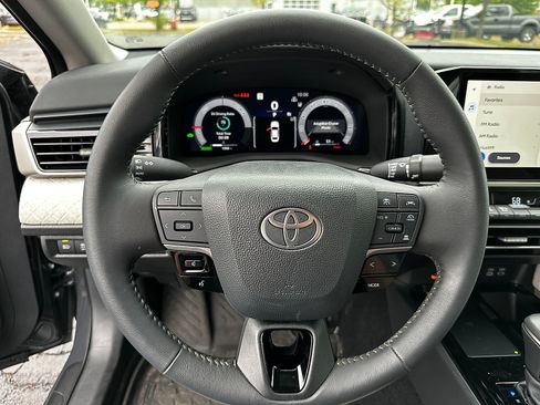 Used 2026 Toyota Camry XLE FWD image 18