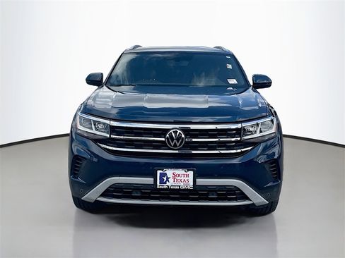 Used 2022 Volkswagen Atlas Cross Sport SE image 2