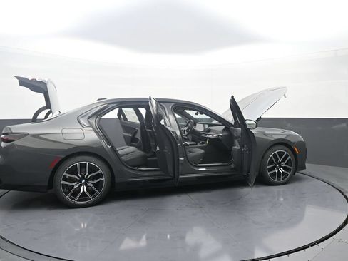 New 2026 BMW 750e xDrive AWD/4WD image 46