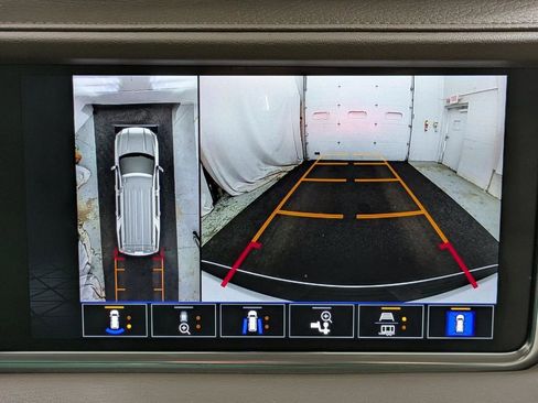 Used 2022 GMC Yukon XL Denali AWD/4WD image 12