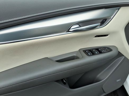 Certified 2022 Cadillac XT5 Premium Luxury image 19