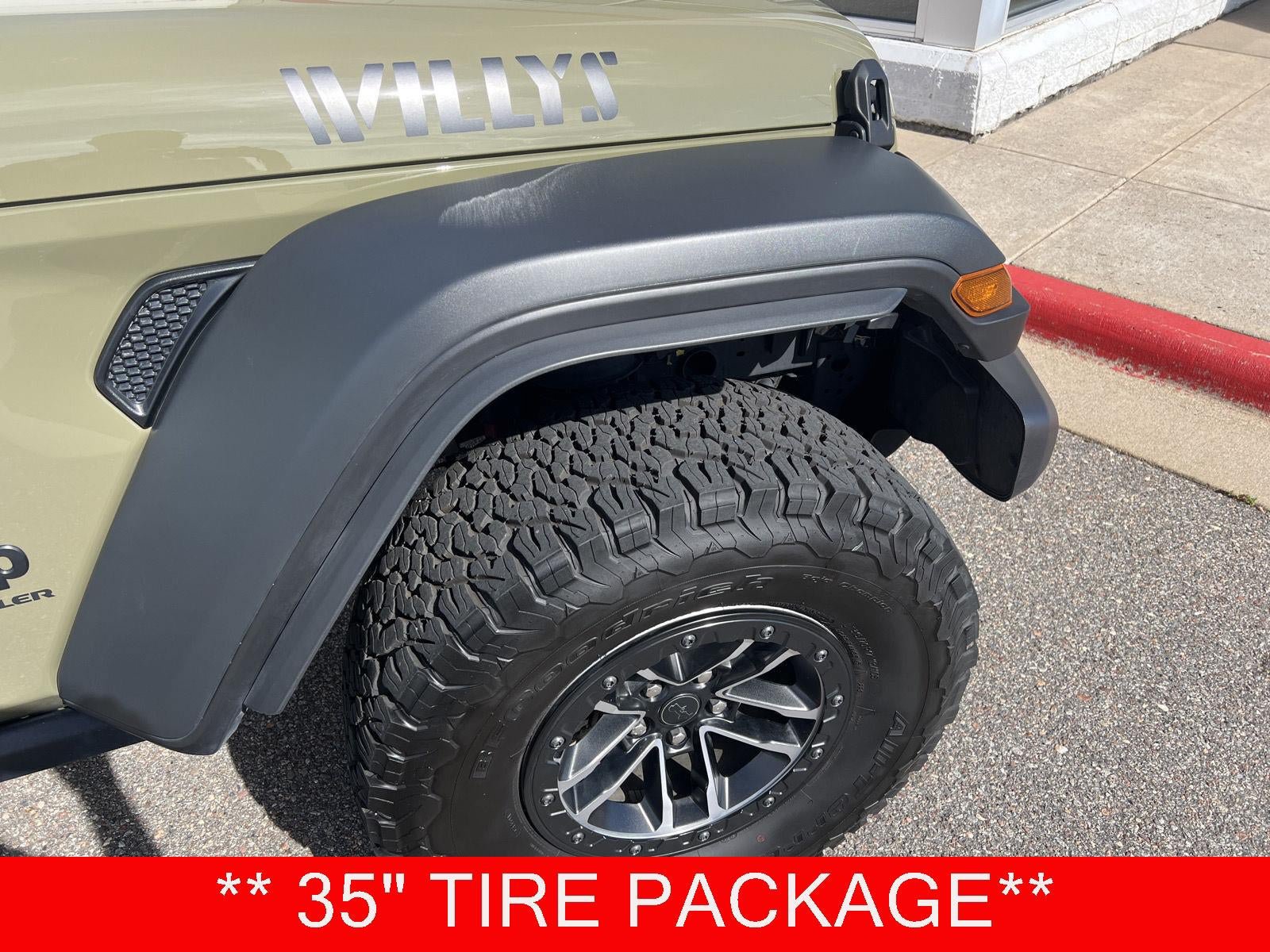 Used 2025 Jeep Wrangler Unlimited Sport AWD/4WD image 4