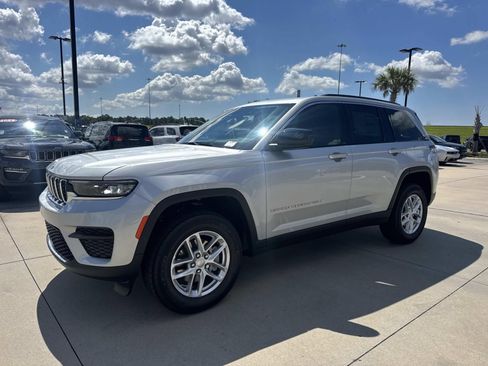 New 2026 Jeep Grand Cherokee Laredo RWD image 3