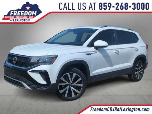 Used 2022 Volkswagen Taos SE AWD/4WD image 1
