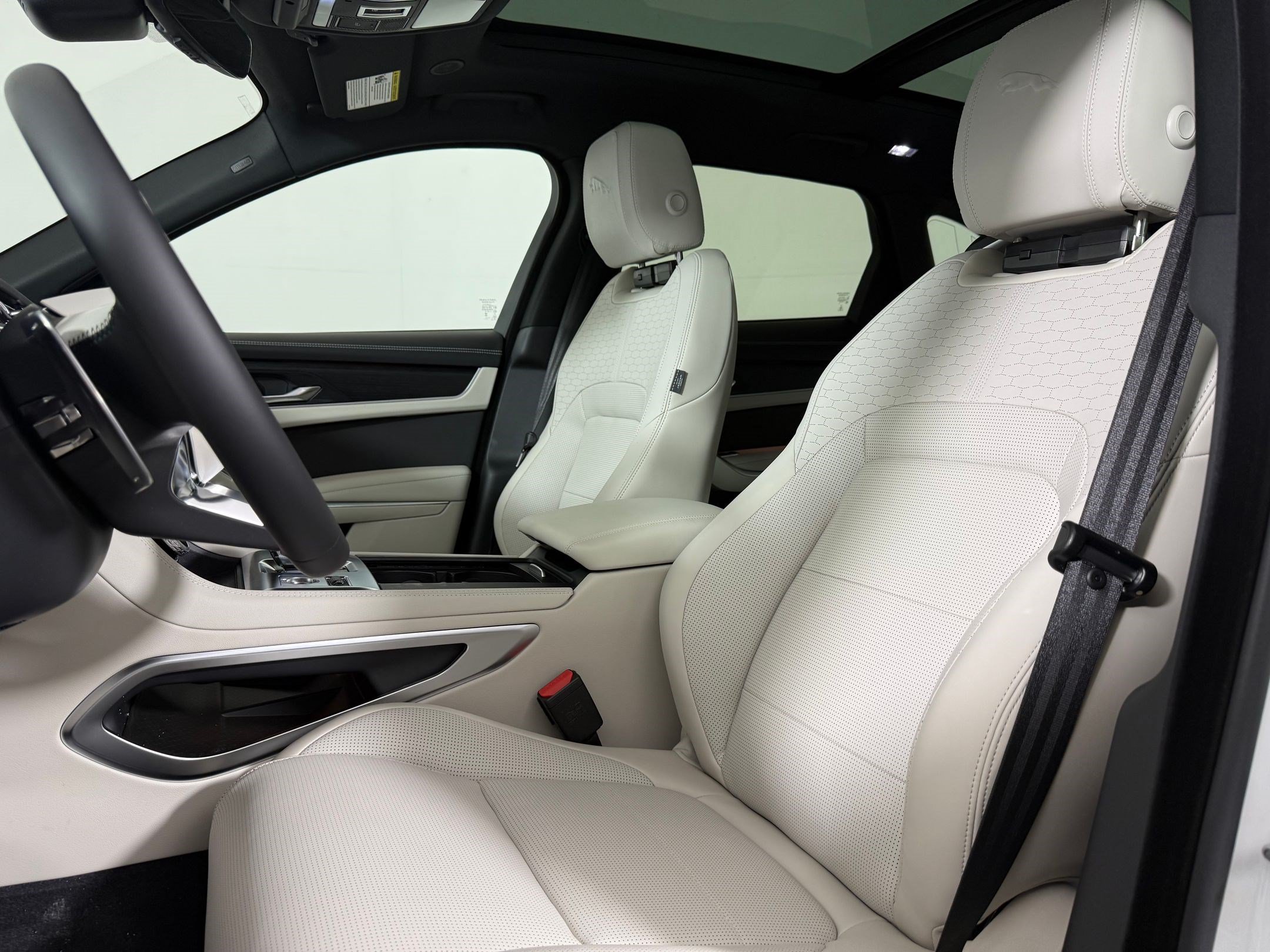 New 2026 Jaguar F-PACE R-Dynamic S AWD/4WD image 24