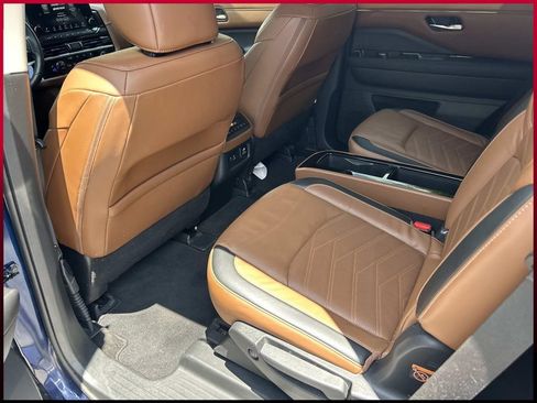 Used 2023 Nissan Pathfinder Platinum FWD image 21