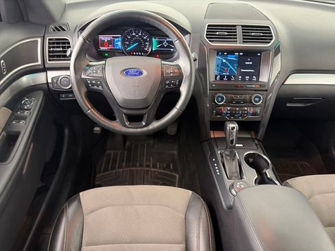 Used 2017 Ford Explorer XLT w/ Equipment Group 202A AWD/4WD image 14