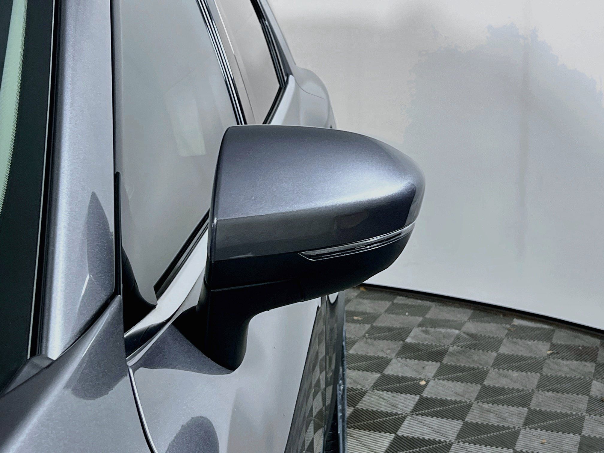 Used 2023 Nissan Pathfinder SL w/ SL Premium Package FWD image 12