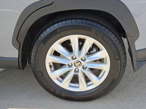 Used 2024 Toyota Corolla Cross LE w/ Moonroof Package FWD image 31