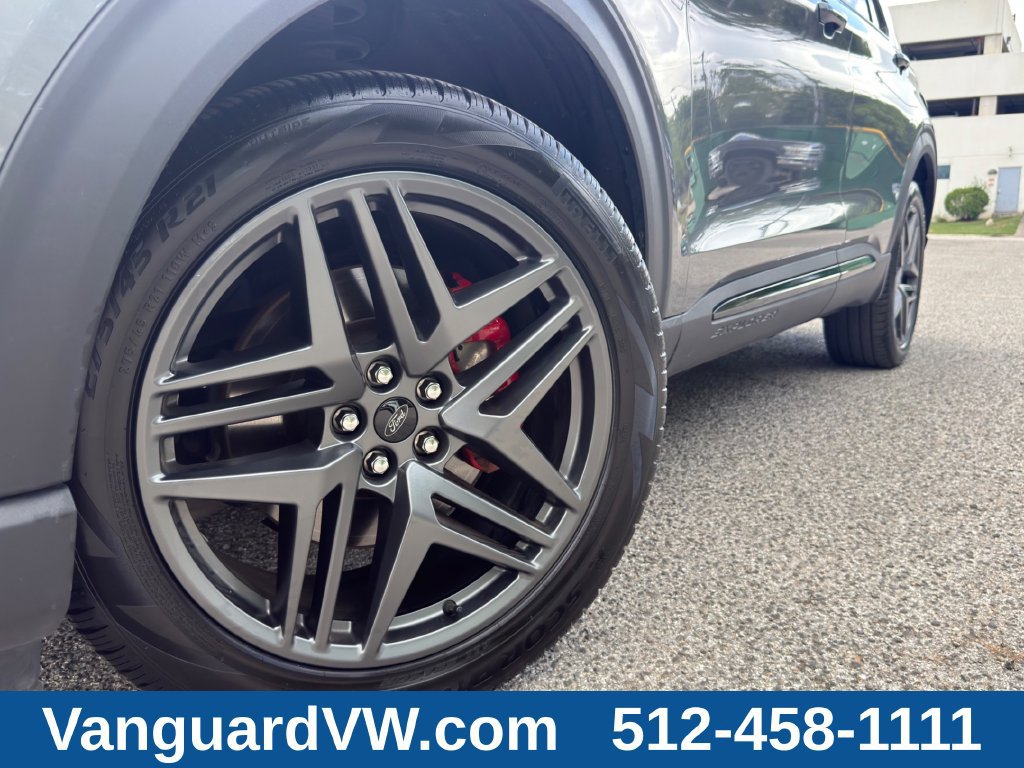 Used 2025 Ford Explorer ST-Line w/ ST-Line Street Pack AWD/4WD image 4