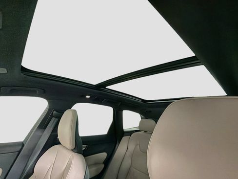 New 2027 Volvo XC60 B5 Plus AWD/4WD image 22