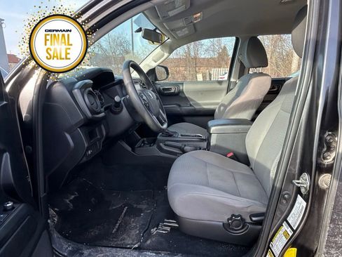 Used 2017 Toyota Tacoma SR image 8