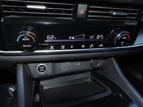 Used 2021 Nissan Rogue SV image 23