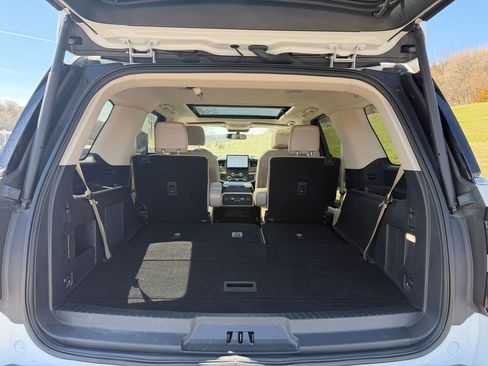 Used 2024 Ford Expedition Limited AWD/4WD image 9
