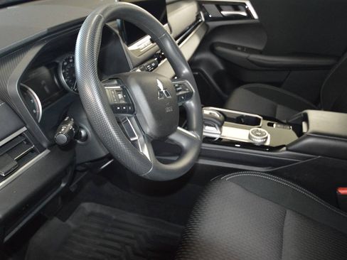 Used 2025 Mitsubishi Outlander ES AWD/4WD image 22