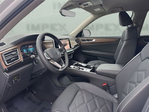 Used 2025 Volkswagen Atlas SE image 9