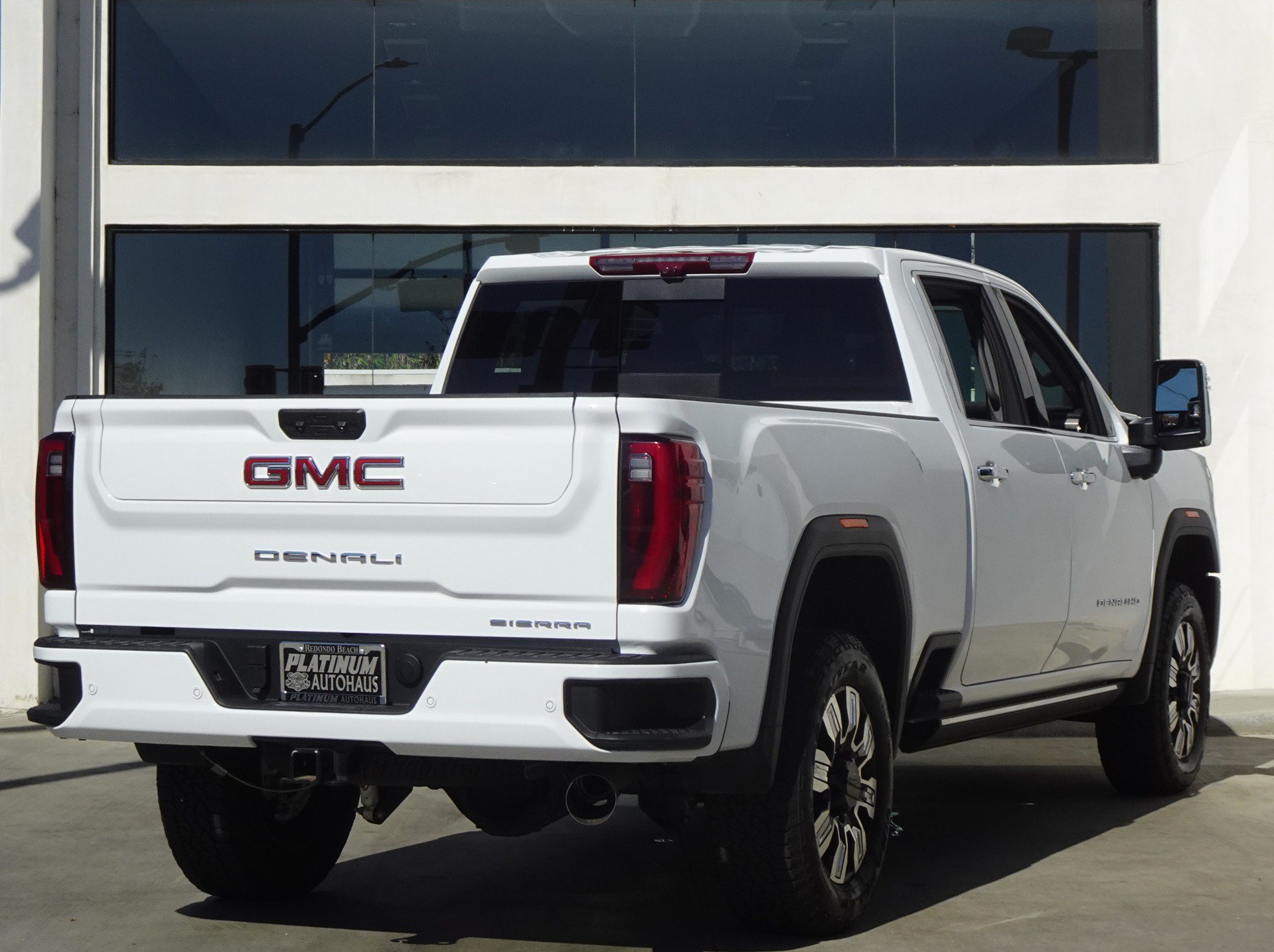 Used 2025 GMC Sierra 2500 Denali w/ Denali Reserve Package AWD/4WD image 6