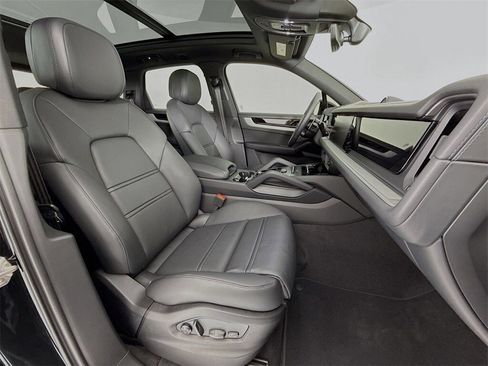 New 2026 Porsche Cayenne image 32