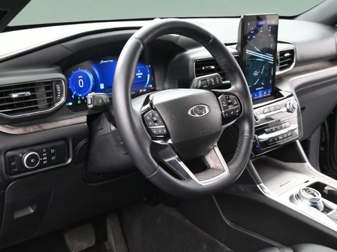 Used 2023 Ford Explorer Platinum w/ Technology Package AWD/4WD image 12