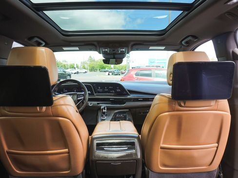 Used 2024 Cadillac Escalade ESV Premium Luxury w/ Performance Package AWD/4WD image 39