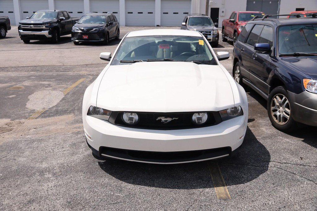 Used 2011 Ford Mustang GT Premium w/ Comfort Pkg RWD image 3