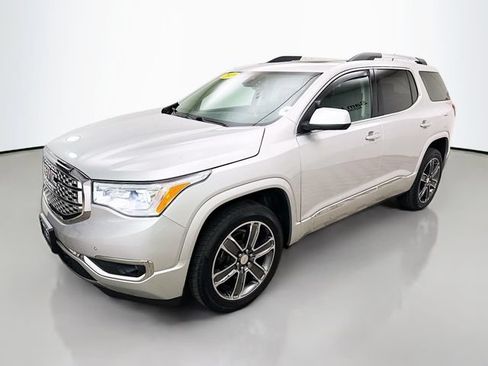 Used 2019 GMC Acadia Denali w/ Technology Package FWD image 3