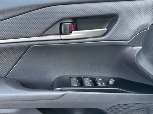 New 2026 Toyota Camry Hybrid FWD image 11